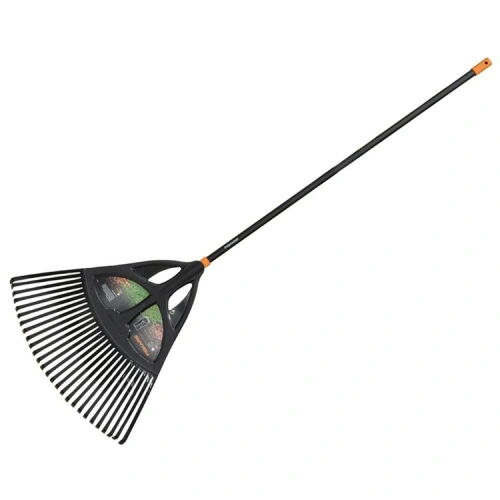 Hrábě FISKARS SOLID XL na listí.jpg