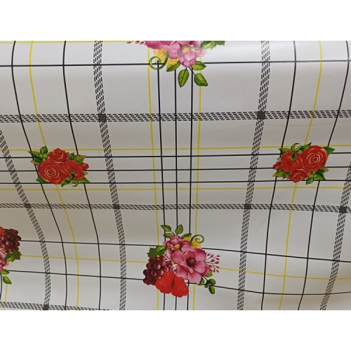 Růže na černé lince